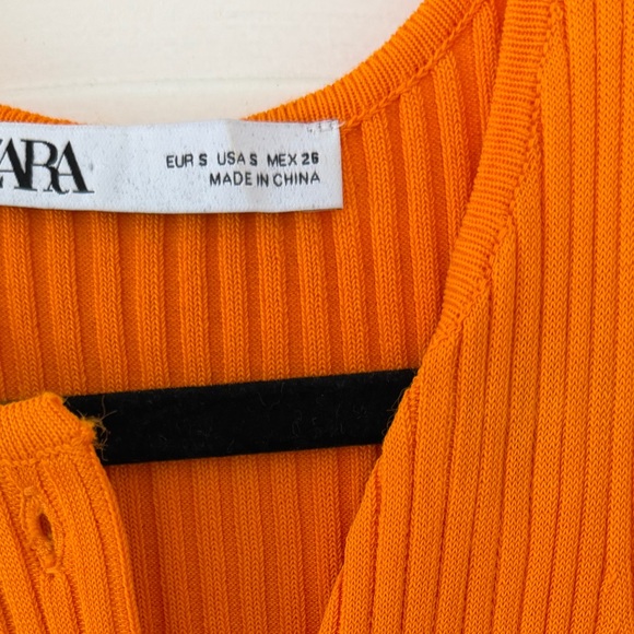 ZARA Buttoned Orange Knit Top - Picture 2 of 4